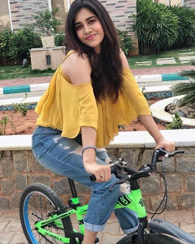 నభా నటేష్ హాట్ ఫోటోషూట్ Photo: Instagram.com/nabhanatesh