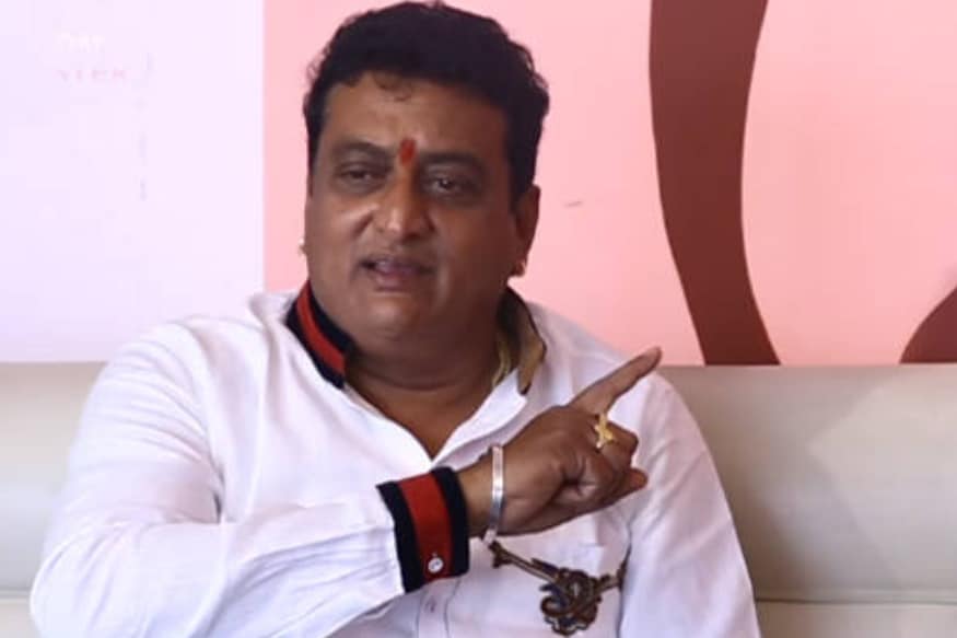 AP Politics 2019 : Actor 30 Years Pruthvi Shocking Comments on Janasena Chief Pawan Kalyan, ఇటీవలే పవన్ భీమవరం సభలో మాట్లాడుతూ.. తెలంగాణ ఏమైనా పాకిస్థానా ? అంటూ చేసిన వ్యాఖ్యలపై తీవ్ర దుమారం రేగుతుంది. ఇప్పటికే పవన్ చేసిన ఈ వ్యాఖ్యలపై పోసానితో పాటు చిన్నికృష్ణ కౌంటర్ ఇచ్చిన సంగతి తెలిసిందే కదా. బతాజాగా జనసేనాని పవన్ కళ్యాణ్ తెలంగాణపై చేసిన వ్యాఖ్యలపై వైసీపీ నేత 30 ఇయర్స్ ఇండస్ట్రీ పృథ్వీ తీవ్ర స్థాయిలో స్పందించారు.Andhra pradesh News,Andhra Pradesh Politics,Pawan kalyan,janasena Chief Pawan kalyan,Janasena Chief Pawan Kalyan 30 Years Pruthvi,Pawan Kalyan 30 Years Pruthvi,Pawan kalyan Comedian Pruthvi,Comedian 30 Years Pruthvi Sensational Comments On Pawan Kalyan,YCP Leader cum Actor Pruthvi Sensational Comments On janasena chief Pawan Kalyan,Pawan Kalyan Chinni Krishna 30 Years Comedian Pruthvi Pawan kalyan,Pawan Kalyan 30 years pruthvi Janasena TDP YSRCP YSP Chandrababu naidu YS Jagan,Tollywood News,Telugu Cinema,పవన్ కళ్యాణ్,జనసేన ఛీఫ్ పవన్ కళ్యాణ్,పవన్ కళ్యాణ్ పృథ్వీ,పవన్ కళ్యాణ్ 30 ఇయర్స్ పృథ్వీ,పవన్ కళ్యాణ్ పై పృథ్వీ సంచలన వ్యాఖ్యలు,జనసేనాని పవన్ కళ్యాణ్ పై 30 ఇయర్స్ పృథ్వీ సంచలన వ్యాఖ్యలు,టాలీవుడ్ న్యూస్,తెలుగు సినిమా,ఏపీ న్యూస్,ఏపీ పాలిటిక్స్,