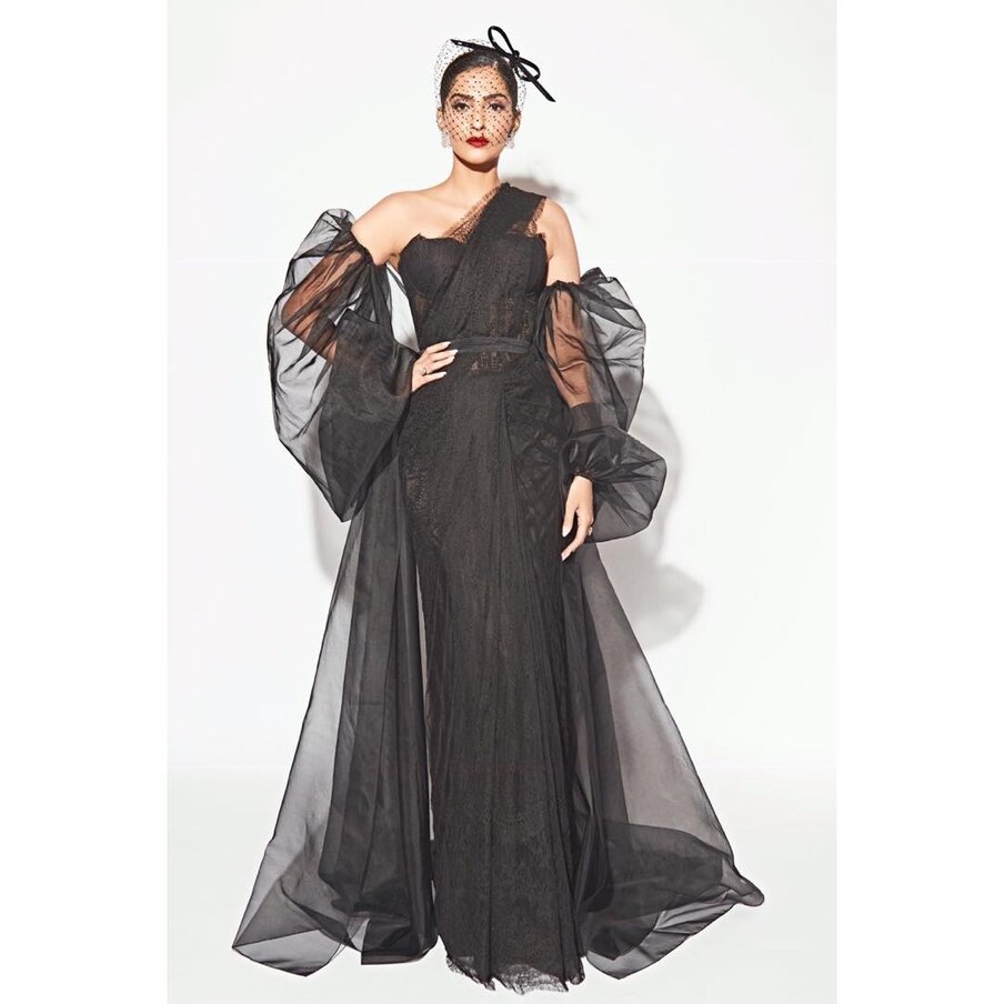  సోనమ్ కపూర్ హాట్ ఫోటోస్ Photo: Instagram/sonamkapoor
