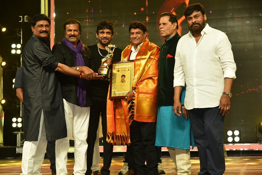 టీఎస్సార్ అవార్డ్స్ వేడుకలో అగ్ర హీరోలు
