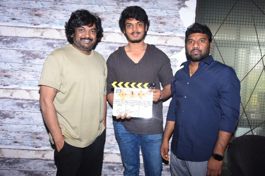 Puri Jagannadh son Akash Puri Second movie Romantic Shooting started in Style pk.. పూరీ జగన్నాథ్ తన తమ్ముడు సాయిరాం శంకర్ విషయంలో చాలా ట్రై చేసాడు. ఎలాగైనా తమ్మున్ని మంచి హీరోను చేయాలని ప్రయత్నించాడు కానీ ఫలితం శూన్యం. ఇప్పుడు కొడుకు ఆకాశ్ విషయంలో కూడా ఇదే చేస్తున్నాడు. ఎలాగైనా ఏదో ఒకటి చేసి ఇప్పుడు కొడుకును స్టార్ చేయాలని చూస్తున్నాడు. akash puri,akash puri second movie,akash puri romantic movie,puri jagannath akash puri,puri jagannath akash puri movies,akash puri romantic movie gayatri bharadwaj,puri jagannath akash mehabooba,akash puri anil paduri,telugu cinema,ఆకాశ్ పూరీ రొమాంటిక్ సినిమా,ఆకాశ్ పూరీ రెండో సినిమా ఓపెనింగ్,జగన్నాథ్ ఆకాశ్ పూరీ సినిమా,పూరీ జగన్నాథ్ ఆకాశ్ వాస్కోడిగామా,ఆకాశ్ పూరీ గాయత్రి భరద్వాజ్, తెలుగు సినిమా