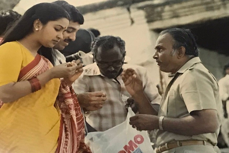 Happybirthday: legendary director K.Vishwanath, ఆయన పేరు చెబితే ఒక ‘శంకరాభరణం’, ‘సాగర సంగమం’, ‘స్వాతిముత్యం’, ‘సిరిసిరిమువ్వ’ సినిమాలు గుర్తుకువస్తాయి. తెలుగు సినిమా ఆత్మగౌరవాన్ని జాతీయ స్థాయిలో రెపరెప లాడించిన దిగ్దర్శకుడు. తెలుగు సినిమాకు సిరివెన్నెలలు కురిపించిన ఆపద్భాందవుడు.  తెలుగు సినిమాల్లో సంగీతానికి పెద్ద పీటవేసి, శృతిలయలు నేర్పిన దర్శకయశస్వీ,  ఆయన కళాతపస్వి..దాదా సాహెబ్ ఫాల్కే అవార్డు గ్రహీత పద్మశ్రీ  కె.విశ్వనాథ్. ఆయన పుట్టినరోజు సందర్భంగా న్యూస్ 18 స్పెషల్..K.vishwanath, Vishwanath, Kalathapasvi K vishwanath, K vishwanath Birth Day Special, K.vishwanath vishwadarshanam, kala thapasvi K vishwanath birthday, telugu cinema, tollywood News, తెలుగు సినిమా, టాలీవుడ్ న్యూస్, కే.విశ్వనాథ్, కళాతపస్వీ కే.విశ్వనాథ్, కాశీనాథుని విశ్వనాథ్, విశ్వనాథ్ విశ్వదర్శనం, కళాతపస్వీ కే.విశ్వనాథ్ విశ్వదర్శనం,