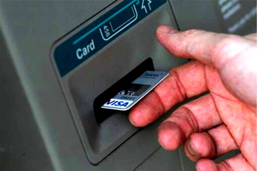 ATM PIN change : హ్యాకర్లు ఈజీగా పిన్‌లను గుర్తుపట్టేస్తున్నారు. అందువల్ల పిన్ కాస్త కష్టంగా ఉండాలి. ఒకే వరుస నంబర్లు కాకుండా సంబంధం లేని నంబర్లను పెట్టుకోవాలి.