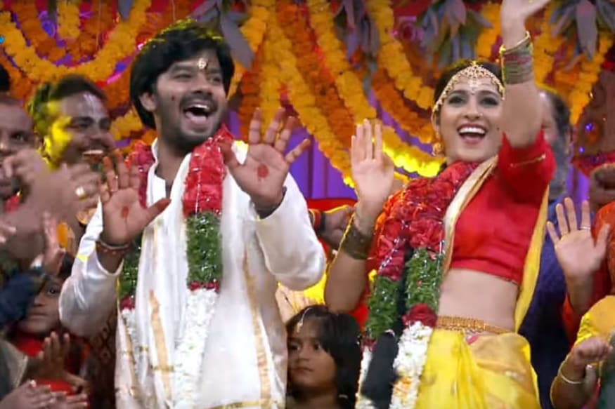 Jabardasth Comedian Sudigali Sudheer romance with Rashmi Gautam and Vishnu Priya going viral pk సుడిగాలి సుధీర్.. ఈ పేరుకు ఉన్న క్రేజ్ మామూలు కాదు. బుల్లితెరపై మనోడి ఇమేజ్ చూస్తుంటే కళ్లు బైర్లు గమ్మేస్తాయి. అంతగా క్రేజ్ తెచ్చుకున్నాడు సుధీర్. అనామకుడిగా వచ్చి ఇప్పుడు ఫాలోయింగ్ సంపాదించుకున్నాడు సుడిగాలి సుధీర్. sudigali sudheer,rashmi gautam,jabardasth comedy show,extra jabardasth,rashmi gautam twitter,rashmi gautham,rashmi gautam,rashmi gautam instagram,rashmi gautam facebook,rashmi gautam hot,rashmi gautam age,rashmi gautam sexy photos,rashmi gautam,sudigali sudheer interview,rashmi gautam interview,sudigali sudheer twitter,sudigali sudheer instagram,sudigali sudheer facebook,rashmi gautam age,sudigali sudheer about rashmi gautham,rashmi gautam movies,sudigali sudheer interviews rashmi gautham,anchor rashmi gautham,jabardasth anchor rashmi gautham,sudigaali sudheer,anchor rashmi gautam,rashmi gautam salary,rashmi gautam and sudigali sudheer relationship,rashmi gautam real life,tollywood,telugu cinema,Sudigali Sudheer,Jabardasth Comedian Sudigali Sudheer,Sudigali Sudheer marriage,Sudigali Sudheer Vishnu Priya marriage,Sudigali Sudheer vishnu priya got married for pove pora show,jabardasth Sudigali Sudheer,Jabardasth comedy show,sudigali sudheer rashmi gautam marriage,telugu cinema,సుడిగాలి సుధీర్,జబర్దస్త్ కమెడియన్ సుడిగాలి సుధీర్,సుడిగాలి సుధీర్ విష్ణు ప్రియ పోవే పోరా,సుడిగాలి సుధీర్ పెళ్లి,సుడిగాలి సుధీర్ రష్మి గౌతమ్ పెళ్లి,రష్మీ గౌతమ్,సుడిగాలి సుధీర్,రష్మీ గౌతమ్ సుడిగాలి సుధీర్,రష్మీ గౌతమ్ ఇన్స్టాగ్రామ్,రష్మీ గౌతమ్తో తన బంధాన్న గుర్తు చేసుకున్న సుడిగాలి సుధీర్,సుడిగాలి సుధీర్,రష్మీ గౌతమ్,