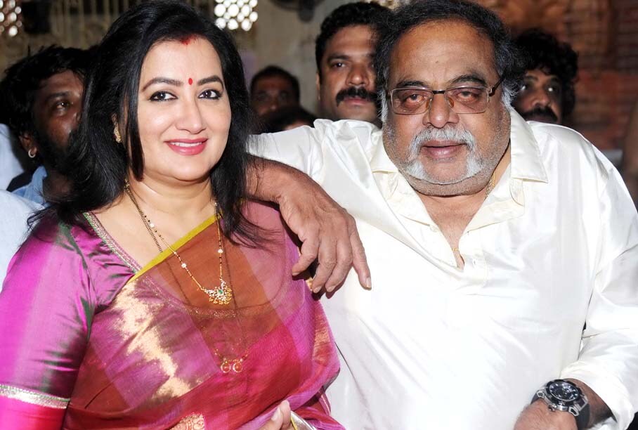 Fan Buys Ticket Worth Rs 1 Lakh for Debut Film of Late Ambareesh's Son,amar kannada movie,abhishek ambarish,sumalatha amabarish,fans buy a ticket,fans spend 1 lackh to abhishek ambarish first movie amar,ticketdarshan amar kannada movie,amar kannada new movie,ambarish son,ambarish son abhishek movie teaser,first movie muhurta samarambha,kannada new movie,ambarish,abhishek amar movie,kannada movies,abhishek ambarish amar movie,ambarish kannada hd movie,ambarish kannada all movie,darshan next movie,abhishek amar kannada movie,abhishek ambarish movie trailer,అంబరీశ్,సుమలత అంబరీశ్,అభిషేక్ అంబరీశ్,అభిషేక్ అమర్ కన్నడ మూవీ,అమర్ టికెట్ ను రూ లక్షకు కొనుగోలు చేసిన కన్నడ అభిమాని,టాలీవుడ్ న్యూస్,కోలీవుడ్ న్యూస్,