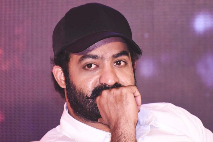 Rajamouli Planning to release the RRR 1st look of Jr NTR as Komaram Bheem on his birthday May 20 pk.. ఈ సారి జూనియర్ ఎన్టీఆర్ పుట్టిన రోజు వేడుకలకు దూరంగా ఉండబోతున్నాడు. ఇప్పటికే ఈ విషయాన్ని తన అభిమానులకు కూడా చెప్పాడు ఎన్టీఆర్. తండ్రి హరికృష్ణ మరణం కారణంగా ఈ పుట్టిన రోజు వేడుకలు చేసుకోకూడదని ఫిక్సైపోయాడు ఎన్టీఆర్. rrr movie,rrr movie updates,rrr movie teaser,rrr movie jr ntr 1st look,rrr jr ntr komaram bheem look,rrr movie first look,jr ntr birthday look rrr,rrr teaser,jr ntr birthday,rrr movie first look teaser,rrr movie latest news,jr ntr twitter,rrr press meet,jr ntr instagram,rrr movie press meet,rrr new movie,rrr first look poster,rrr movie latest updates,rrr telugu movie,jr ntr first look in rrr,ram charan first look in rrr,telugu cinema,రాజమౌళి,జూనియర్ ఎన్టీఆర్ ఆర్ఆర్ఆర్,జూనియర్ ఎన్టీఆర్ ఫస్ట్ లుక్,జూనియర్ ఎన్టీఆర్ కొమరం భీమ్,జూనియర్ ఎన్టీఆర్ బర్త్ డే,రామ్ చరణ్ జూనియర్ ఎన్టీఆర్,తెలుగు సినిమా