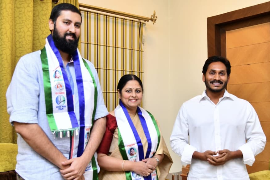  కాంగ్రెస్ తరుపున 2009లో సికింద్రాబాద్ ఎమ్మెల్యేగా ఎన్నికైన జయసుధ..ఆ తర్వాత టీడీపీ.. ప్రస్తుతం వైసీపీలో జాయిన్ అయ్యారు.