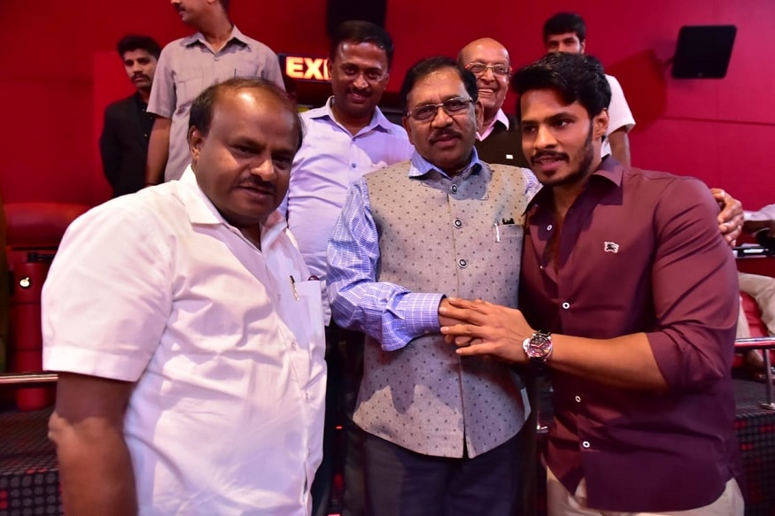 Election Commission Bans HD kumara swamy son Nikhil Gowda And Sumalatha Ambareesh widow movies on Doordarshan,sumalatha,sumalatha mandya loksabha,Sumalatha Indipendent candidate Mandya loksabha,Sumalatha Chiranjeevi rajinikanth Rajnikanth,sumalatha KGF Yash,Kumara swamy,karnataka cm Kumara swamy,kumara swamy son Nikhil gowda,Nikhil gowda,Election comminssion banned sumalatha ambareesh nikhil gowda movies,sumalatha amabareesh,sumalatha congress jds kumara swamy nikhil gowda mandya loksabha,Tollywood news,AP Politics,Karnataka politics,Sandalwood news,సుమలత,సుమలత అంబరీష్,సుమలత అంబరీష్ మాండ్యా లోక్సభ,సుమలత అంబరీష్ మాండ్యా లోకసభ సీటు,సుమలత కాంగ్రెస్ జేడీఎస్ కుమారస్వామి నిఖిల్ గౌడ,కుమార స్వామి నిఖిల్ గౌడ మాండ్యా లోక్సభ సీటు,కుమార స్వామి నిఖిల్ గౌడ మాండ్యా లోక్సభ,సుమలత అంబరీష్ కాంగ్రెస్ జేడీఎస్ కుమార స్వామి నిఖిల్ గౌడ మాండ్యా లోక్సభ,సుమలత అంబరీష్ కాంగ్రెస్ జేడీఎస్ కుమార స్వామి నిఖిల్ గౌడ మాండ్యా లోక్సభ ఎలక్షన్ కమిషన్,సుమలత అంబరీష్ నిఖిల్ గౌడ సినిమా లపై దూరదర్శన్ లో నిషేధం,సుమలత అంబరీష్ చిరంజీవి రజినీకాంత్ యశ్
