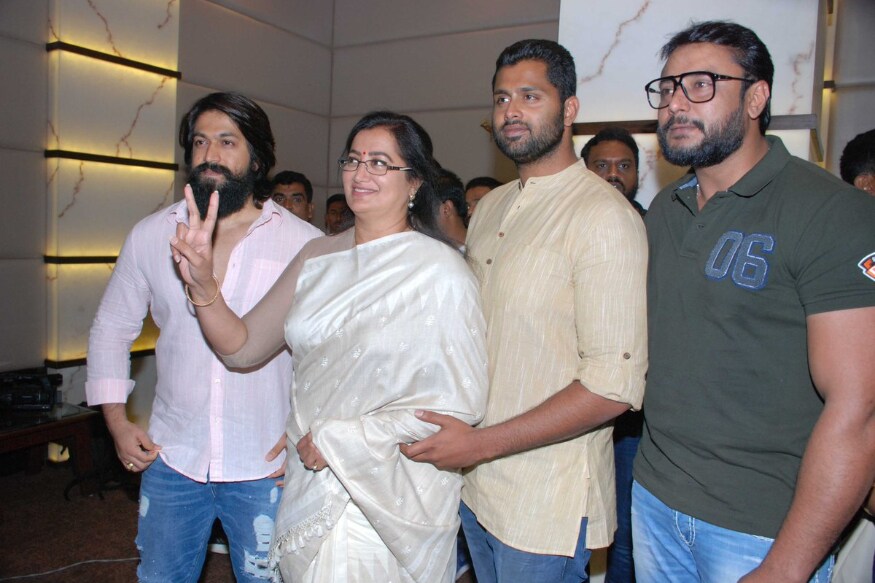 karnataka chief minister kumara swamy controversial comments on kgf star yash,kumara swamy,karnataka cm kumara swamy,kumara swamy twitter,yash twitter,kartaka chief minister kumara swamy,yash,kumara swamy yash,kumara swamy controversial comments on yash,yash kgf,kgf star yash karnataka cm kumara swamy,sumalatha,sumalatha mandya loksabha,Sumalatha Indipendent candidate Mandya loksabha,Sumalatha Chiranjeevi rajinikanth Rajnikanth,sumalatha KGF Yash,Kumara swamy,karnataka cm Kumara swamy,kumara swamy son Nikhil gowda,Nikhil gowda,Election comminssion banned sumalatha ambareesh nikhil gowda movies,sumalatha amabareesh,sumalatha congress jds kumara swamy nikhil gowda mandya loksabha,Tollywood news,AP Politics,Karnataka politics,Sandalwood news,కుమార స్వామి,కర్ణాటక సీఎం కుమారస్వామి,కుమార స్వామి యశ్,యశ్ పై నోరు పారేసుకున్న సీఎం కుమారస్వామి,కుమార స్వామి సుమలత,కుమార స్వామి సుమలత యశ్ నిఖిల్ గౌడ మాండ్యా లోక్సభ,సుమలత అంబరీష్,సుమలత అంబరీష్ మాండ్యా లోక్సభ,సుమలత అంబరీష్ మాండ్యా లోకసభ సీటు,సుమలత కాంగ్రెస్ జేడీఎస్ కుమారస్వామి నిఖిల్ గౌడ,కుమార స్వామి నిఖిల్ గౌడ మాండ్యా లోక్సభ సీటు,కుమార స్వామి నిఖిల్ గౌడ మాండ్యా లోక్సభ,సుమలత అంబరీష్ కాంగ్రెస్ జేడీఎస్ కుమార స్వామి నిఖిల్ గౌడ మాండ్యా లోక్సభ,సుమలత అంబరీష్ కాంగ్రెస్ జేడీఎస్ కుమార స్వామి నిఖిల్ గౌడ మాండ్యా లోక్సభ ఎలక్షన్ కమిషన్,సుమలత అంబరీష్ నిఖిల్ గౌడ సినిమా లపై దూరదర్శన్ లో నిషేధం,సుమలత అంబరీష్ చిరంజీవి రజినీకాంత్ యశ్