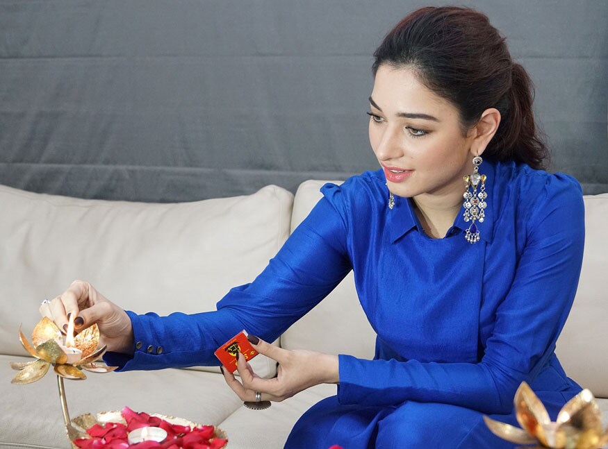 tamannaah-bhatia-is-super-happy-as-baabubali-co-star-prabhas-finally
