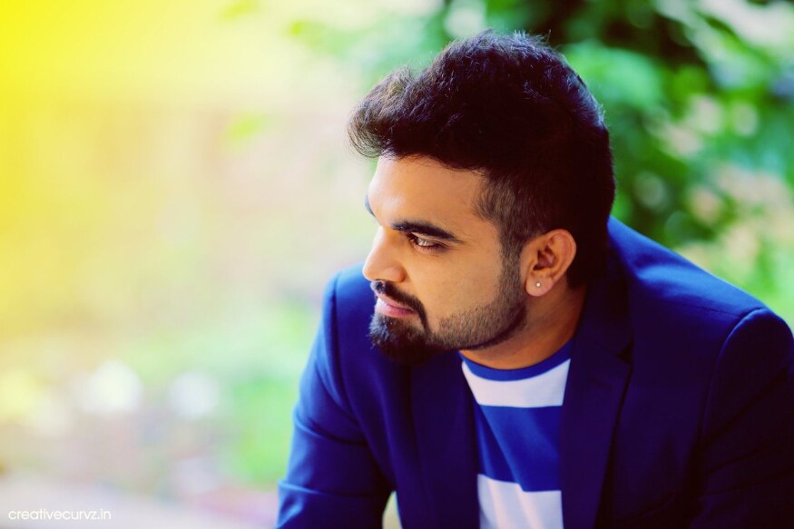 Anchor Pradeep opens about his marriage and hilarious punch on his wedding in KTUC 4 season pk తెలుగు బుల్లితెరపై ఉన్న యాంకర్స్లో ప్రదీప్ స్టార్. చాలా మంది మేల్ యాంకర్స్ ఉన్నా కూడా తనకంటూ ప్రత్యేకమైన గుర్తింపు సంపాదించుకున్నాడు ఈ కుర్ర యాంకర్. ప్రదీప్ హోస్టుగా చేస్తున్నాడంటే నవ్వులకు ఢోకా ఉండదు. anchor pradeep marriage,pradeep pellichoopulu,pellichoopulu show end,pradeep suma,anchor pradeep pellidhoopulu show flop,pellichoopulu disaster,anchor suma,anchor pradeep,pradeep machiraju,pradeep machiraju twitter,pradeep machiraju hero,pradeep machiraju debut as hero,anchor pradeep movie with new director munna,anchor pradeep movie sukumar assistant,anchor pradeep age,anchor pradeep photos,anchor pradeep,anchor pradeep wife,anchor pradeep pelli choopulu,anchor pradeep marriage,anchor ravi hero,telugu cinema,యాంకర్ ప్రదీప్,యాంకర్ ప్రదీప్ హీరో,హీరో అవుతున్న యాంకర్ ప్రదీప్,1947 నేపథ్యంలో సాగే సినిమా,తెలుగు యాంకర్ ప్రదీప్ హీరో,ప్రదీప్ పెళ్లి చూపులు,తెలుగు సినిమా,సుకుమార్ శిష్యుడు దర్శకత్వంలో యాంకర్ ప్రదీప్ సినిమా,ప్రదీప్ పెళ్లిచూపులుకు శుభం కార్డ్,ముగిసిన పెళ్లిచూపులు,పెళ్లిచూపులు ప్రదీప్,ప్రదీప్ సుమ,యాంకర్ ప్రదీప్,యాంకర్ సుమ,పెళ్లిచూపులు ఫ్లాప్,