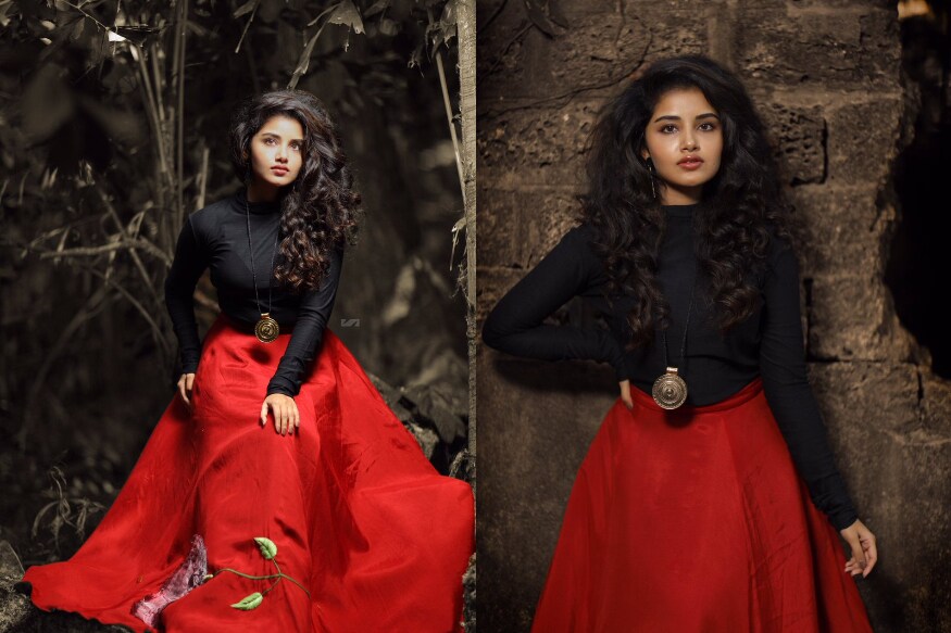 Anupama Parameswaran is waiting for offers.. No Chances from Hello Guru Prema Kosame movie pk.. ఒకటి రెండు కాదు ఏకంగా హ్యాట్రిక్ విజయాలతో తెలుగు ఇండస్ట్రీకి వచ్చింది అనుపర పరమేశ్వరన్. అ..ఆ సినిమాతో తెలుగు వాళ్లకు పరిచయమైన ఈ బ్యూటీ.. ఆ తర్వాత ప్రేమమ్, శతమానం భవతి సినిమాలతో వరస విజయాలు అందుకుని గోల్డెన్ లెగ్ అనిపించుకుంది. Anupama Parameswaran,Anupama Parameswaran twitter,Anupama Parameswaran instagram,Anupama Parameswaran photos,Anupama Parameswaran hot photos,Anupama Parameswaran navel,Anupama Parameswaran love t shirt,Anupama Parameswaran love,Anupama Parameswaran movies,telugu cinema,అనుపమ పరమేశ్వరన్,అనుపమ పరమేశ్వరన్ హాట్ ఫోటోస్,అనుపమ పరమేశ్వరన్ ట్విట్టర్,అనుపమ పరమేశ్వరన్ తెలుగు సినిమా