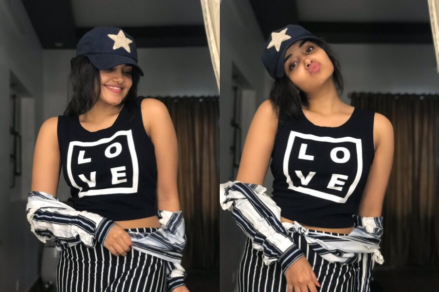 Anupama Parameswaran in love.. Kerala beauty Twitter photos attracted in style pk.. అవునా.. నిజంగానే అనుపమ పరమేశ్వరన్ ప్రేమలో పడిందా..? అసలు కనీసం ఇంత కూడా హింట్ ఇవ్వలేదు.. అసలెక్కడా అలా కనిపించలేదు కూడా కదా.. అంత త్వరగా ఈ భామను ప్రేమలో పడేసింది ఎవరు అనుకుంటున్నారా..? Anupama Parameswaran,Anupama Parameswaran hot photos,Anupama Parameswaran navel,Anupama Parameswaran twitter,Anupama Parameswaran instagram,Anupama Parameswaran love t shirt,Anupama Parameswaran love,Anupama Parameswaran movies,telugu cinema,అనుపమ పరమేశ్వరన్,అనుపమ పరమేశ్వరన్ హాట్ ఫోటోస్,అనుపమ పరమేశ్వరన్ ట్విట్టర్,అనుపమ పరమేశ్వరన్ తెలుగు సినిమా