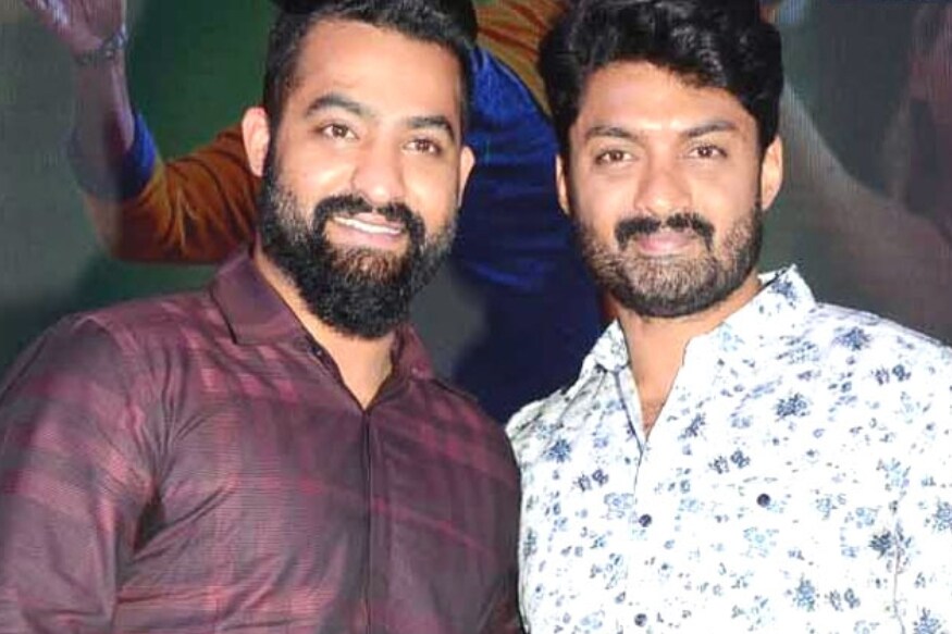 Jr Ntr settled his Brother Kalayn Ram career with a valuable suggestion pk.. సాధారణంగా పెద్దల మాట చిన్నోళ్లు వినాలంటారు. కానీ ఇక్కడ మాత్రం సీన్ రివర్స్లో జరుగుతుంది. చిన్నోళ్ల మాట పెద్దలు వింటున్నారు. తన అన్నయ్య కోసం విలువైన సలహాలు ఇస్తున్నాడు జూనియర్ ఎన్టీఆర్. ఆయన కెరీర్ కు మెంటర్ అయిపోయాడు ఈయన. jr ntr kalyan ram,jr ntr kalyan ram photos,jr ntr twitter,kalyan ram 118 movie review,jr ntr rrr movie shooting,kalyan ram movies,jr ntr suggestions to kalyan ram,kalyan ram ntr arts banner movies, telugu cinema,జూనియర్ ఎన్టీఆర్,ఎన్టీఆర్ కళ్యాణ్ రామ్,కళ్యాణ్ రామ్ 118 రివ్యూ,కళ్యాణ్ రామ్ను సినిమాలు నిర్మించవద్దన్న జూనియర్ ఎన్టీఆర్,తెలుగు సినిమా