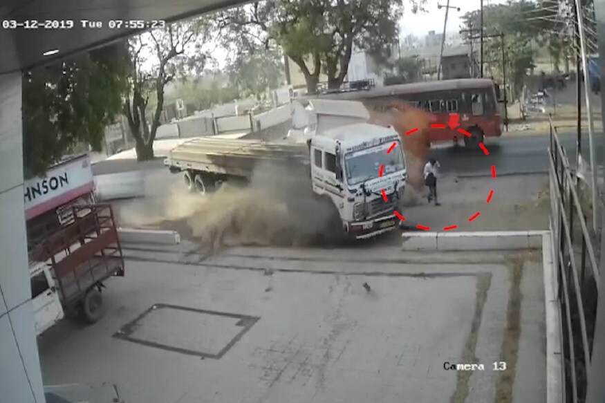 surat road accident cctv video go viral | రోడ్డుప్రమాదంలో రెప్పపాటులో ...