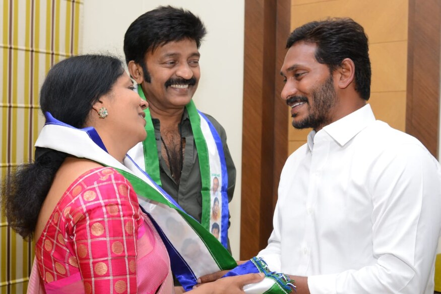 Rajasekhar interesting comments on Balakrishna in Ruler movie pre release event and praised Chandrababu Naidu also pk తెలుగు ఇండస్ట్రీలో చాలా మంది ప్రస్తుతం జగన్ పార్టీలోనే ఉన్నారు. ఎన్నికల ముందు నుంచి కూడా ఆయనకు సపోర్ట్ చేసారు. గెలిచిన తర్వాత వాళ్ల పంట పండింది కూడా. ఇక జగన్తోనే తమ ప్రయాణం అని.. rajasekhar,balakrishna,ruler pre release event,rajasekhar balakrishna,rajasekhar jeevitha,jeevitha rajasekhar ys jagan,telugu cinema,వైఎస్ జగన్,రాజశేఖర్,జీవితా రాజశేఖర్,రాజశేఖర్ బాలకృష్ణ,రూలర్ ప్రీ రిలీజ్ ఈవెంట్