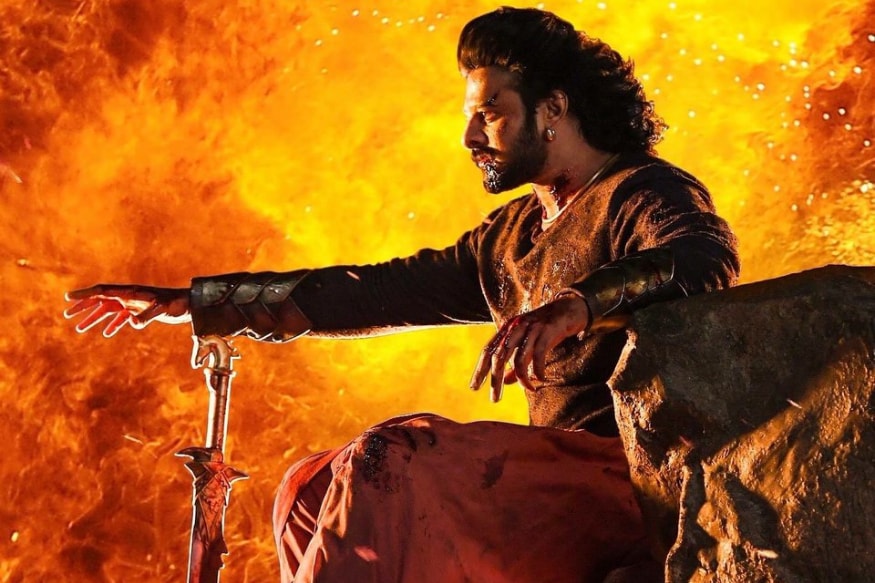 Chiranjeevi Sye Raa beats Prabhas Bahubali movie in visual effects shots and Surender Reddy used more than Rajamouli pk తెలుగు ఇండస్ట్రీ రేంజ్ పెరుగుతుంది అనేది కాదనలేని విషయం. ఇప్పుడు మన సినిమాల స్థాయి చూసి బాలీవుడ్ కూడా నోరెళ్లబెడుతుంది. అందులో భాగంగానే వరసగా వస్తున్న సినిమాలు మన స్టామినా తెలుపుతున్నాయి. sye raa,sye raa twitter,sye raa movie release date,sye raa chiranjeevi,sye raa bahubali,sye raa visual effects,sye raa vfx,bahubali vfx,telugu cinema,సైరా,సైరా నరసింహా రెడ్డి,సైరా బాహుబలి,చిరంజీవి ప్రభాస్,సైరా విజువల్ ఎఫెక్ట్స్,తెలుగు సినిమా