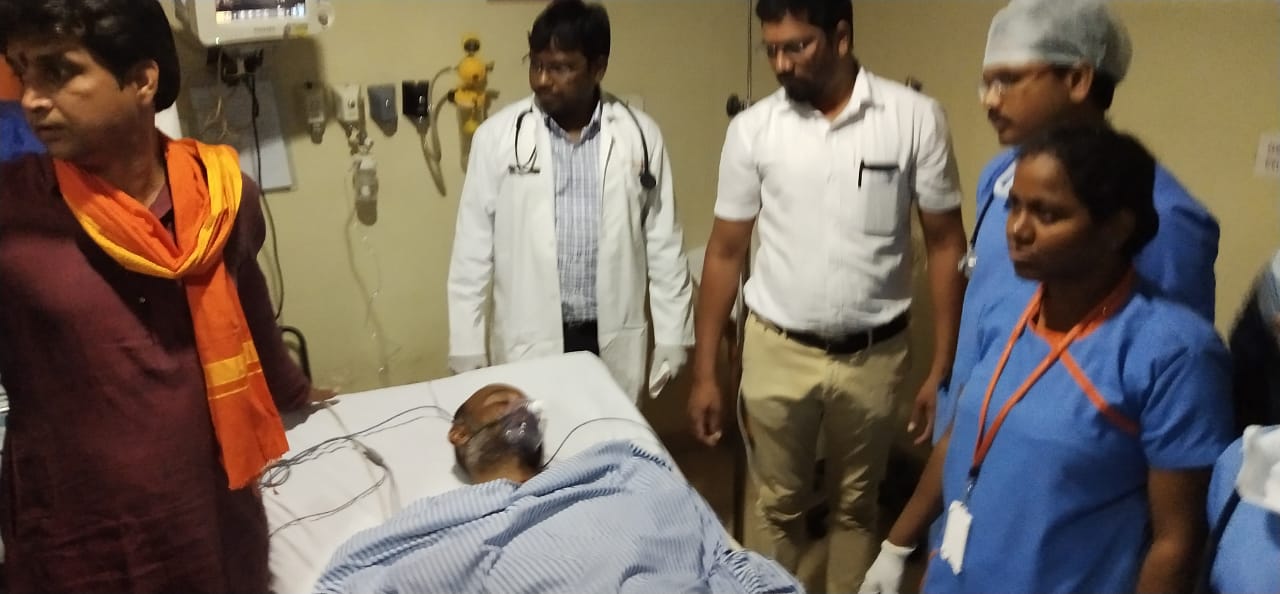 ఆస్పత్రిలో చికిత్స పొందుతున్న బండి సంజయ్