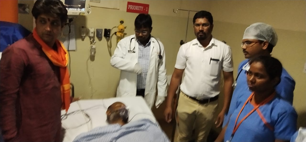 ఆస్పత్రిలో చికిత్స పొందుతున్న బండి సంజయ్