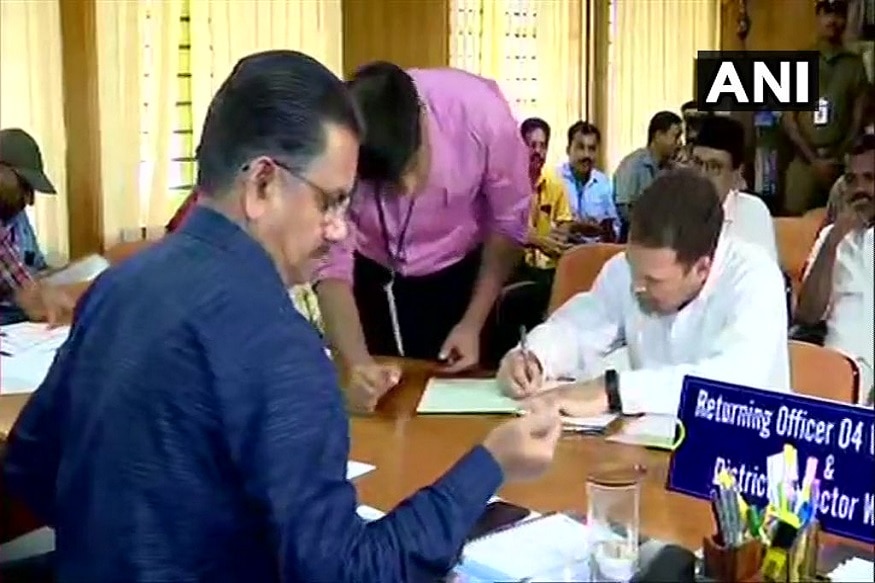 rahul gandhi, rahul gandhi nomination, file nomination, wayland, kerala politics, priyanka gandhi, రాహుల్ గాంధీ, వయనాడ్, రాహుల్ నామినేషన్, స్మృతి ఇరాని, కేరళకు రాహుల్ గాంధీ, ప్రియాంక గాంధీ, కాంగ్రెస్ పార్టీ,