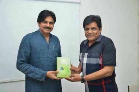 Pawan Kalyan Pawan kalyan ali controversy...comedian 30 years prudhvi raj respond's on pawan kalyan,ali issue,ఎంతటి వారైనా రాజకీయాల్లోకి వెళ్లాక మారాల్సిందే. ఎపుడు స్నేహంగా ఉండే పవన్ కళ్యాణ్, అలీలు సార్వత్రిక ఎన్నికల పుణ్యామా అని ఒకరిపై ఒకరు బురద చల్లుకున్నారు. తాజాగా అలీ,పవన్ కళ్యాణ్ ఇష్యూపై 30 ఇయర్స్ పృథ్వీ స్పందించారు.pawan kalyan ali issue,pawan kalyan ali controversy,comedian prudhvi raj responds pawan kalyan ali issue,pawan kalyan twitter,pawan kalyan janasena,ali pawan kalyan 30 years prudhvi raj,prudhvi raj respond on pawan kalyan ali issue,andhra pradesh news,andhra pradesh politics,30 years prudhvi comments,tollywood,jabardasth comedy show,telugu cinema,పవన్ కళ్యాణ్ అలీ ఇష్యూ,పవర్ కళ్యాణ్ అలీ కాంట్రవర్సీ,పవన్ కళ్యాణ్ అలీ ఇష్యూ పై స్పందించిన పృథ్వీ.30 ఇయర్స్ పృథ్వీ కామెంట్స్ ఆన్ పవన్ కళ్యాన్,అలీ ఇష్యూ,టాలీవుడ్ న్యూస్,తెలుగు సినిమా,ఏపీ న్యూస్,ఏపీ పాలిటిక్స్,Vs Comedian Ali Controversy.. Stars Sensational Comments in Political Stage pk.. 2019 జనరల్ ఎలక్షన్స్ చాలా ఆసక్తిగా మారుతున్నాయి. ప్రతీసారి రాజకీయాలు అంటే కేవలం పొలిటికల్ లీడర్స్ మధ్య మాత్రమే మాటల యుద్ధం జరిగేది. ప్రతీసారి ఎన్నికల్లో సినిమా వాళ్లు ఉన్నా కూడా ఎవరూ ఎవరిపై మాటల తూటాలు మాత్రం పేల్చలేదు. pawan kalyan ali,ali comments on pawan kalyan,ali janasena comments,ap elections 2019,ap assembly elections 2019,jeevitha rajasekhar pawan kalyan,naga babu shivaji raja comments,janasena party,telugu cinema,పవన్ కళ్యాణ్,పవన్ కళ్యాణ్ ఆలీ,పవన్ కళ్యాణ్ జనసేన పార్టీ,ఆలీ కమెడియన్ పవన్ కళ్యాణ్ కామెంట్స్,పవన్ కళ్యాణ్ ఆలీ కాంట్రవర్సీ,జీవిత రాజశేఖర్ పవన్ కళ్యాణ్,నాగబాబు శివాజీ రాజా,తెలుగు సినిమా