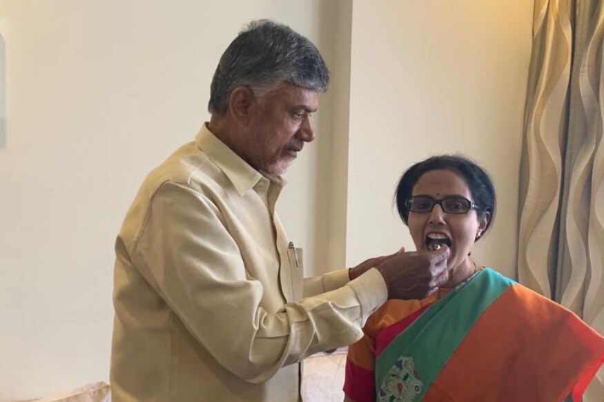 ap cm Chandrababu Naidu birthday celebrations in Hyderabad,కుటుంబంతో కలిసి జన్మదిన వేడుకల్లో చంద్రబాబు...కేక్ కట్ చేసిన సీఎం,nara lokesh,lokes tweet to chandrababu,lokesh wishes to chandrababu,lokesh birthday wishes to chandrababu,pm modi,narendra modi,modi wishes to chandrababu,pm modi wished ap cm,chandrababu naidu,ys jagan mohan reddy,chandrababu birthday,jagan wishes to chandrababu,chandrababu birthday date,jagan birthday wishes to chandrababu,jagan twitter wishes,చంద్రబాబుకు జగన్ శుభాకాంక్షలు,ట్విట్టర్లో శుభాకాంక్షలు తెలిపిన జగన్,చంద్రబాబుకు పుట్టినరోజు శుభాకాంక్షలు,చంద్రబాబు పుట్టినరోజు,వైఎస్ జగన్ మోహన్ రెడ్డి,ప్రధాని మోదీ శుభాకాంక్షలు,చంద్రబాబుకు శుభాకాంక్షలు తెలిపిన మోదీ,చంద్రబాబుకు పుట్టినరోజు శుభాకాంక్షలు తెలిపిన మోదీ,నారా లోకేష్ ట్వీట్,చంద్రబాబుకు లోకేష్ శుభాకాంక్షలు,చంద్రబాబుకు పుట్టినరోజు శుభాకాంక్షలు తెలిపిన లోకేష్