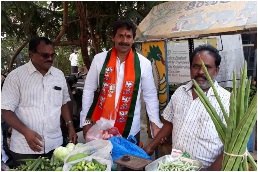 ఎన్నికల ప్రచారంలో వంగవీటి నరేంద్ర