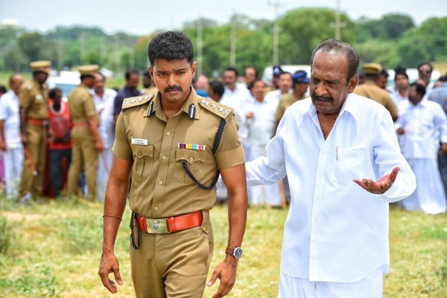Rajinikanth pays last respect to Legendary Director Mahendran who passed away on April 2nd pk.. మహేంద్రన్ అంటే తెలుగు ప్రేక్షకులకు పెద్దగా పరిచయం లేదు కానీ.. విజయ్ తెరీ సినిమా చూసిన వాళ్లకు మాత్రం ఈయన్ని ఇట్టే గుర్తు పట్టేస్తారు. ఆ సినిమాలో ప్రతినాయకుడిగా నటించాడు మహేంద్రన్. అప్పటికే తమిళ ఇండస్ట్రీలో ఆయన లెజెండరీ దర్శకుడు. mahendran director,mahendran director died,mahendran director dead,mahendran director death,mahendran director passed away,mahendran rajinikanth,mahendran director last respect,mahendran director funaral,mahendran director movies,mahendran director tamil cinema,mahendran director family photos,telugu cinema,మహేంద్రన్,మహేంద్రన్ కన్నుమూత,మహేంద్రన్ రజినీకాంత్,మహేంద్రన్ మరణం,తెరీ మహేంద్రన్,తెలుగు సినిమా,మహేంద్రన్ అంత్యక్రియలు