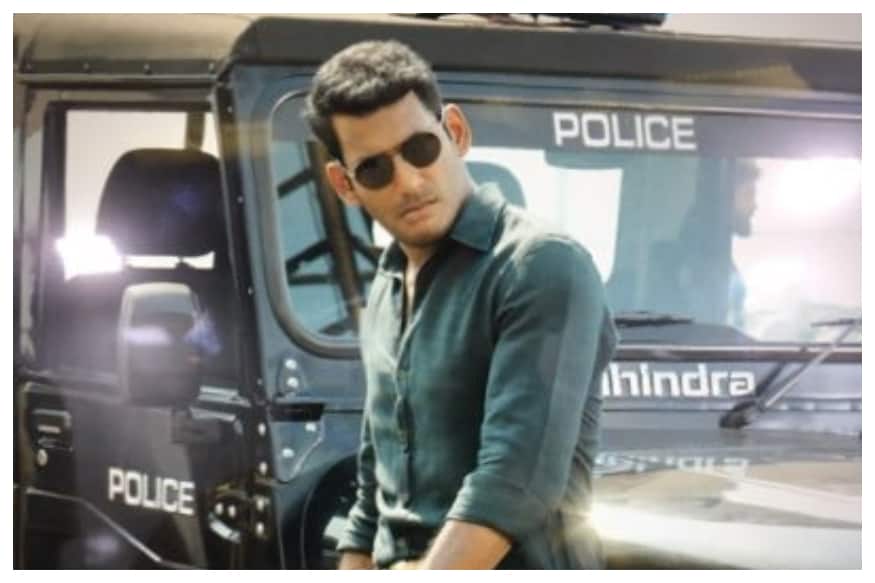 Kollywood sensational hero Vishal and gang run away from pub while media people came there pk ఎందుకో తెలియదు కానీ మీడియాను చూస్తే సినిమా వాళ్లకు కాస్త తెలియని కంగారు అయితే కచ్చితంగా పుడుతుంది. తప్పు చేసినా చేయకపోయినా కూడా కెమెరా కనిపించగానే అలెర్ట్ అవుతుంటారు. vishal,vishal twitter,hero vishal,vishal nithiin,vishal action movie,vishal action movie review,action movie updates,vishal tamannaah,vishal nithiin pub,vishal party in pub,telugu cinema,vishal rana party,విశాల్,యాక్షన్ హీరో విశాల్,విశాల్ తమన్నా,యాక్షన్ సినిమా రివ్యూ,తెలుగు సినిమా,విశాల్ నితిన్ రానా పార్టీ