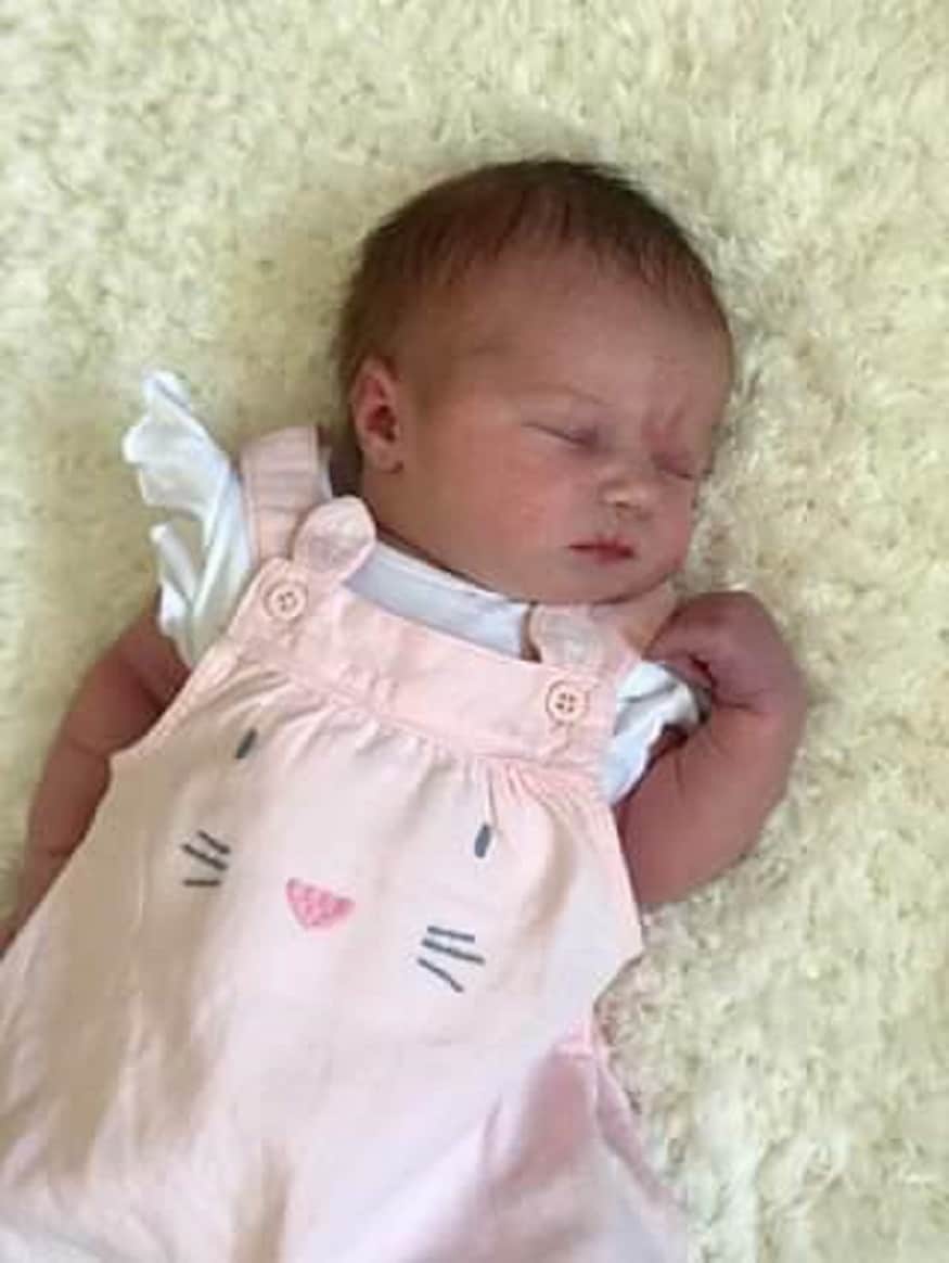 unbelievable, viral news, pregnant, facebook, baby, birth, old lady, 20 years, america, వైరల్ న్యూస్, గర్భవతి, ఫేస్ బుక్, తెలుగు వార్తలు, తెలుగు న్యూస్, వింత,