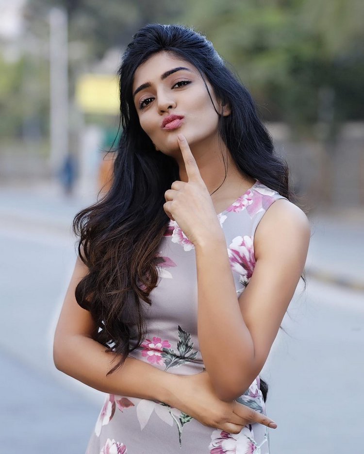 ఇషా రెబ్బా హాట్ ఫోటోషూట్ (Source: Twitter)
