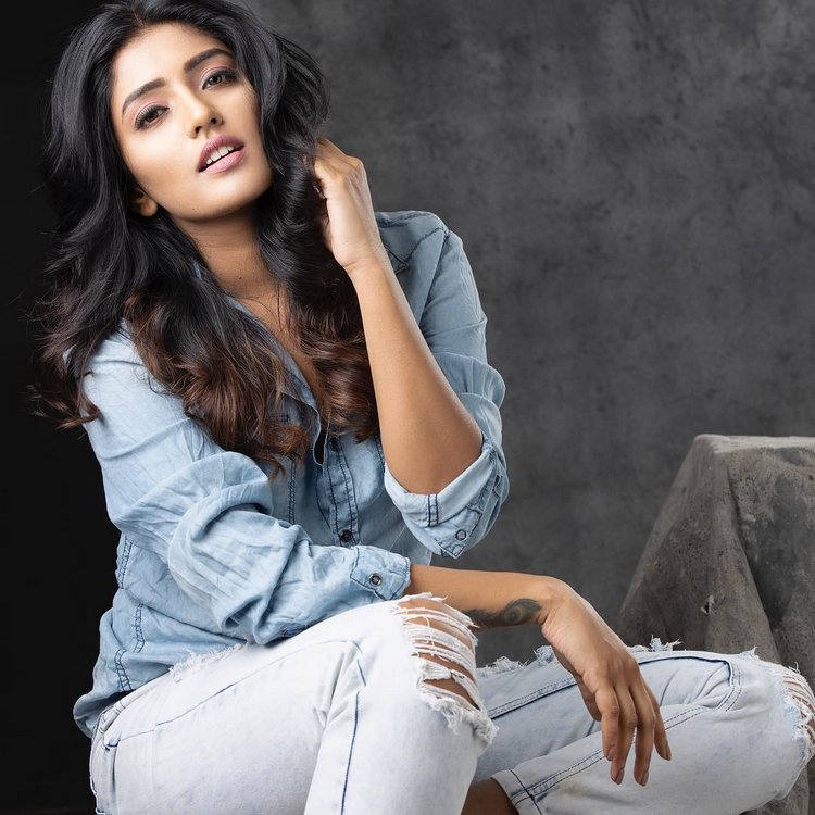 ఇషా రెబ్బా హాట్ ఫోటోషూట్