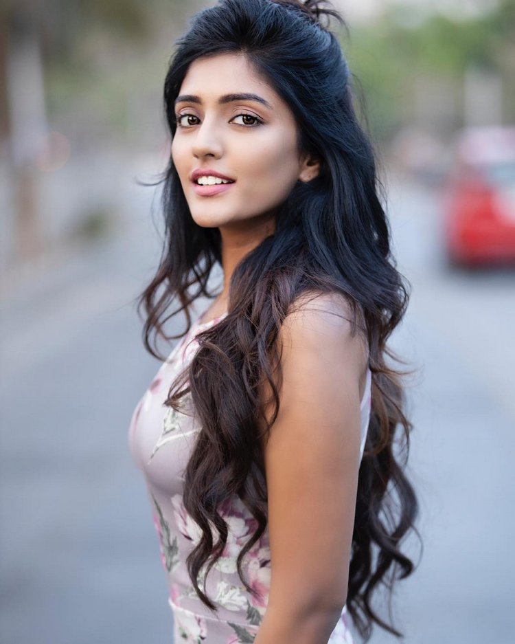 ఇషా రెబ్బా హాట్ ఫోటోషూట్ (Source: Twitter)
