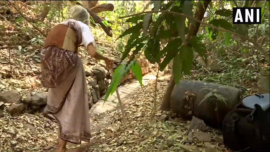 Viral news, Pune Budhwar Peth, Pune professor, pune woman, Dr Hema Sane, Hema Sane living without electricity, Viral news, పూణె బుధ్వార్పేట్, పూణె ప్రొఫెసర్, పూణె వృద్ధురాలు, హేమా సానె, డాక్టర్ హేమా సానె, వైరల్ న్యూస్