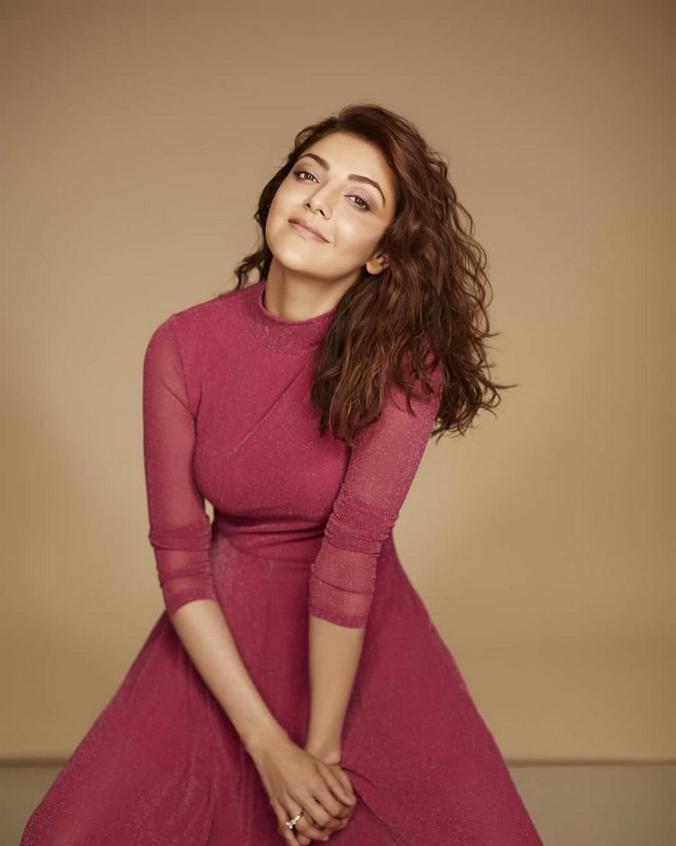Sensational South Indian Actress Kajal Agarwal Hot and cute photos with killing looks pk.. కాజల్ అగర్వాల్.. ఈ పేరుకు ప్రత్యేకంగా పరిచయం అవసరం లేదు. కెరీర్ మొదలై 12 ఏళ్లైనా కూడా ఇప్పటికీ అదే జోరు చూపిస్తుంది ఈ అందాల చందమామ. ఇప్పటికీ వరస సినిమాలతో రప్ఫాడిస్తూనే ఉంది. ముఖ్యంగా అమ్మడు ఫుల్ గ్లామర్ పోజులతో వానవిల్లులా అలా ఉన్న చందమామను చూసి కుర్రాళ్ల మతులు చెడిపోతున్నాయి. సింపుల్గా చూపులతోనే చంపేస్తుంది ఈ ముద్దుగుమ్మ. చిన్న హీరోలతో పాటు పెద్ద సినిమాలతోనూ బిజీగా ఉంది కాజల్ అగర్వాల్. kajal aggarwal,kajal aggarwal twitter,kajal aggarwal instagram,kajal aggarwal sita movie,kajal aggarwal sita movie promotions,kajal aggarwal hot,kajal aggarwal hot photos,kajal aggarwal killing looks,kajal aggarwal new photoshoot,kajal aggarwal hot saree,kajal aggarwal twitter,kajal aggarwal sexy photos,kajal aggarwal marriage,kajal aggarwal pelli,kajal marriage,kajal aggarwal opens about marriage,never marry an industry person says kajal,kajal husband,kajal agarwal prabhas love story,kajal love,kajal bellamkonda srinivas,telugu cinema,కాజల్ అగర్వాల్,కాజల్ అగర్వాల్ హాట్ ఫోటోస్,చీరలో కాజల్ అగర్వాల్,కాజల్ అగర్వాల్ హాట్ శారీ ఫోటోస్,కాజల్ పెళ్లి,పెళ్లిపై కాజల్ ఆసక్తికరమైన వ్యాఖ్యలు,కాజల్ ప్రభాస్ లవ్ స్టోరీ,కాజల్ తెలుగు సినిమా