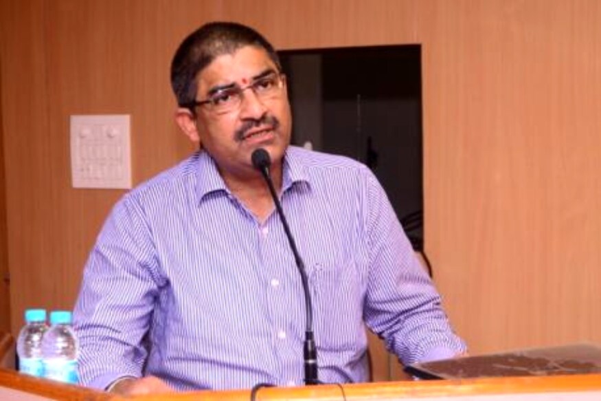 ap cs, andhra pradesh chief secretary,lv subramanyam,police complaint on lv subramanyam,pr mohan,tdp leader,పీఆర్ మోహన్, ఎల్వీ సుబ్రమణ్యం, ఏపీ సీఎస్, ఆంధ్రప్రదేశ్ ఎన్నికలు, ఆంధ్రప్రదేశ్,ఏపీ,ap cm chandrababu naidu,ap cs vs cm,clashes between cm and cs,ap ias,andhra pradesh,ap politics,ap cs lv subramanyam,andhra pradesh news,ap assembly election 2019,ap lok sabha elction 2019,chandrababu vs ap cs lv subramanyam,ఏపీలో ముదురుతున్న వివాదాలు,సీఎం వర్సెస్ సీఎస్,సీఎం చంద్రబాబు వ్యాఖ్యలపై ఐఏఎస్‌ల ఆగ్రహం,సీఎస్ ఎల్వీ సుబ్రహ్మణ్యం,చంద్రబాబు వ్యాఖ్యలపై ఐఏఎస్‌ల సమావేశం,కోరం లేక సమావేశం వాయిదా,