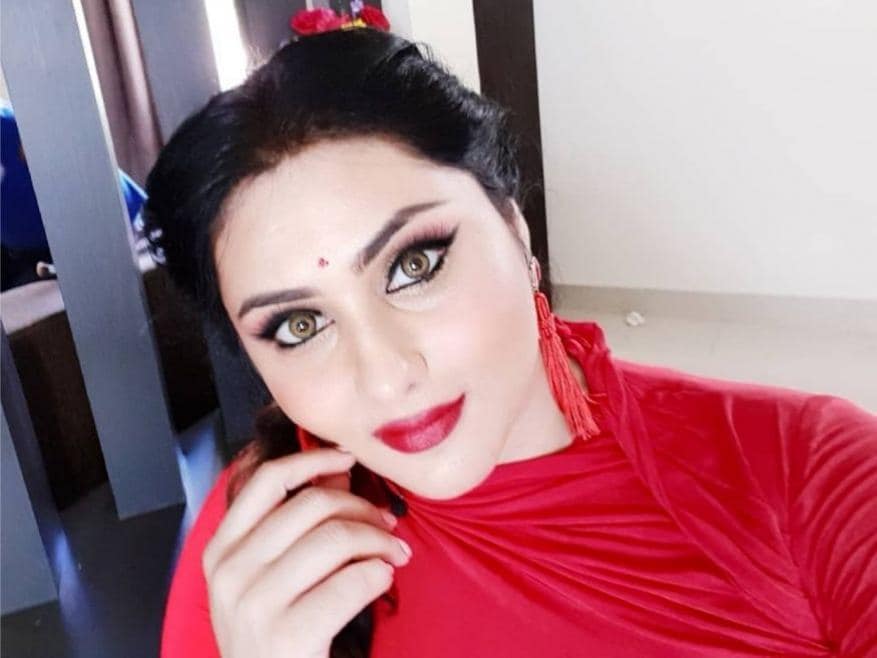 Actress Namitha joins BJP in Tamil Nadu in front of party senior leader and Working President JP Nadda pk BJP లోకి సినిమా వాళ్లు బాగానే వచ్చి చేరుతున్నారు. తెలుగు రాష్ట్రాల్లో అప్పట్లో హీరోయిన్ మాధవి లత వచ్చి కమలం పార్టీ కండువా కప్పుకుంది. ఎన్నికల తర్వాత ఆమె పెద్దగా యాక్టివ్ కాలేదు. ఇక ఇప్పుడు.. namitha,namitha twitter,actress namitha,namitha bjp,namitha joins bjp,namitha politics,namitha aiadmk,namitha movies,namitha hot,namitha hot photos,namitha hot videos,telugu cinema,namitha jp nadda,నమిత,నమిత బీజేపీ,నమిత బిజేపీ,జేపీ నడ్డా నమిత,తెలుగు సినిమా,తమిళ్ సినిమా