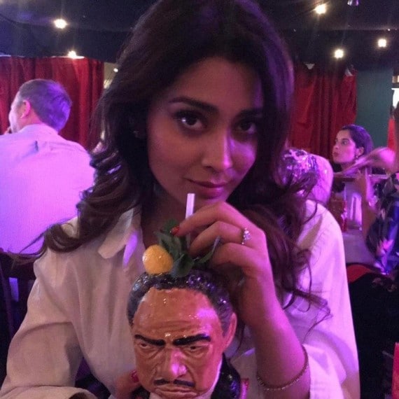 Shriya Saran going to play mother role once again.. The movie will directed by Chandrasekhar Yeleti pk.. ఒక్కసారి పెళ్లైన తర్వాత హీరోయిన్ రోల్స్ రావడం కష్టమే. ఒకప్పుడు ఎంత పెద్ద హీరోయిన్ అయినా కూడా పెళ్లి తర్వాత కూడా అవకాశాలు ఇచ్చి ప్రోత్సహించే పెద్ద మనసు తెలుగు ఇండస్ట్రీలో దర్శక నిర్మాతలకు ఉండదు. shriya saran,shriya saran twitter,shriya saran instagram,shriya saran chandrasekhar yeleti movie,shriya saran nithiin movie,shriya saran mother,shriya saran marriage,shriya saran hot,shriya saran hot scenes,shriya saran hot songs,shriya saran hot video songs,shriya,shriya saran movies,shriya saran (award winner),shriya saran latest,shriya saran wedding,shriya saran husband,shriya saran boyfriend,shriya saran photoshoot,shriya dance,shriya saran songs,shriya saran family,shriya saran mother,shriya saran photos,shriya saran in bkini,telugu cinema,శ్రియ శరణ్,శ్రియ శరణ్ సినిమాలు,శ్రియ శరణ్ అమ్మ,అమ్మ పాత్రలో శ్రియ శరణ్,శ్రియ శరణ్ చంద్రశేఖర్ యేలేటి,తెలుగు సినిమా