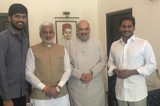 అమిత్ షా‌తో వైఎస్ జగన్ మోహన్ రెడ్డి, విజయసాయిరెడ్డి (ఫైల్ ఫోటో)