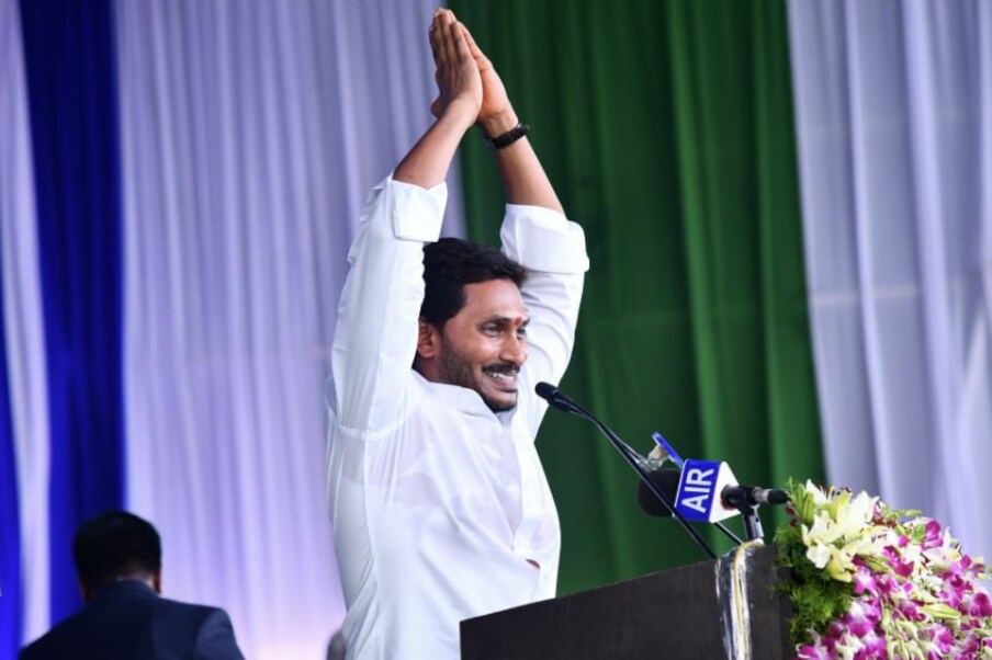  వైఎస్ జగన్ సీఎంగా మరో 20, 30 సంవత్సరాలు కొనసాగాలని ప్రజలు కోరుకుంటున్నారని రోజా అన్నారు.
