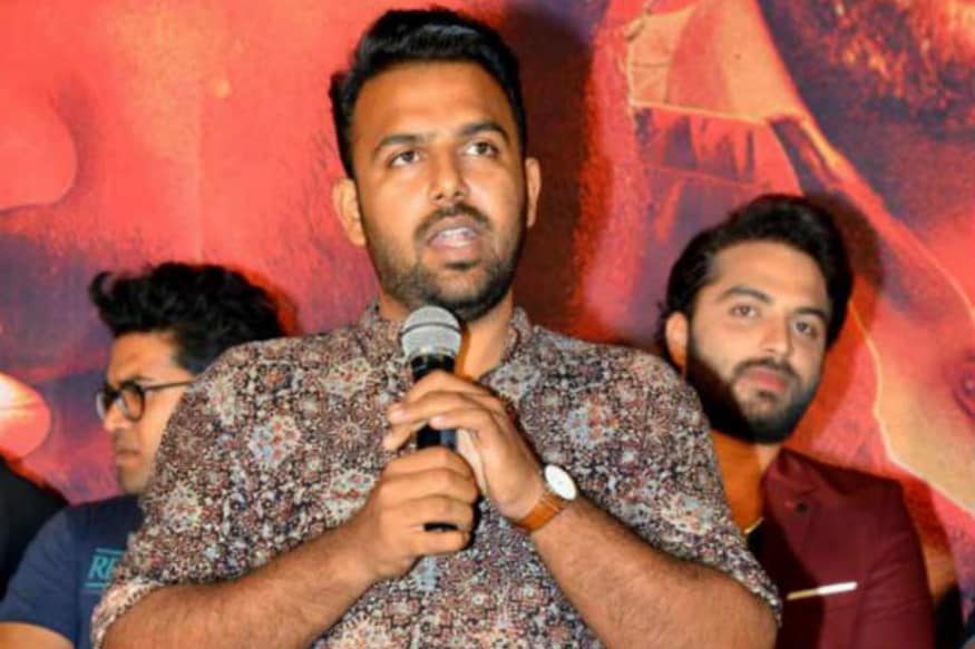 Tharun Bhascker Interesting comments on his mother and Meeku Matrame Chepta movie pk ఇండస్ట్రీలో ఉన్నపుడు చాలా విమర్శలు తట్టుకోవాల్సి వస్తుంది. అలా తట్టుకున్నపుడే విజయం వస్తుంది. ఒకవేళ అపజయం వచ్చినా కూడా తట్టుకునే శక్తి ఉన్నపుడే కదా నిలబడే స్థైర్యం వస్తుంది. ఎందుకంటే.. vijay devarakonda,vijay devarakonda twitter,vijay devarakonda facebook,vijay devarakonda instagram,vijay devarakonda Tharun Bhascker Dhaassyam,meeku mathrame cheptha movie,meeku mathrame cheptha movie vijay devarakonda,Tharun Bhascker Dhaassyam,Tharun Bhascker Dhaassyam twitter,Tharun Bhascker Dhaassyam meeku mathrame cheptha,Vijay Deverakonda,Anasuya Bharadwaj,tarun bhaskar vijay devarakonda,vijay devarakonda twitter,vijay devarakonda production,vijay devarakonda tarun bhaskar hero,vijay devarakonda anasuya Bharadwaj,jabardasth anchor anasuya bharadwaj,jabardasth anchor anasuya bharadwaj vijay devarakonda,jabardasth anchor anasuya bharadwaj tarun bhaskar,jabardasth anchor anasuya bharadwaj movies,tarun bhaskar vani bhojan,telugu cinema,తరుణ్ భాస్కర్,తరుణ్ భాస్కర్ విజయ్ దేవరకొండ,తరుణ్ భాస్కర్ వాణి భోజన్,తరుణ్ భాస్కర్ అనసూయ భరద్వాజ్,విజయ్ దేవరకొండ,విజయ్ దేవరకొండ మీకు మాత్రమే చెప్తా,విజయ్ దేవరకొండ తరుణ్ భాస్కర్,తెలుగు సినిమా