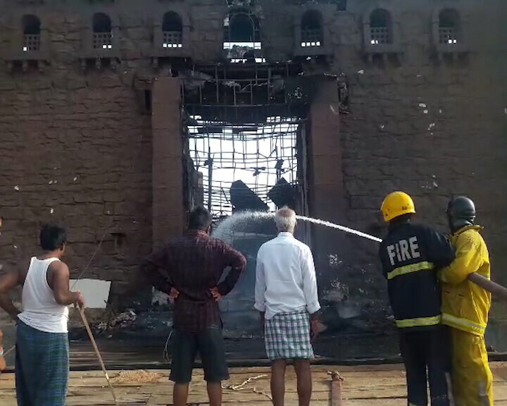 Sye raa Narasimha Reddy: Fire Accident occurred at chiranjeevi farmhouse.. sye raa movie settings collapsed,sye raa fire accident,syeraa fire accident,chiranjeevi farmhouse agnipramadam,chiranjeevi,chiranjeevi farm house fire accident,fire accident at chiranjeevi farmhouse,sye raa fire accident,sye raa twitter,chiranjeevi twitter,sye raa narasimha reddy chiranjeevi,ram charan surender reddy war,sye raa charan surender reddy war,sye raa narasimha reddy shooting,sye raa narasimha reddy reshoots,sye raa narasimha reddy cast,chiranjeevi sye raa narasimha reddy cast,megastar sye raa,sye raa narasimha reddy action sequences,sye raa narasimha reddy underwater action sequences,megastar chiranjeevi,georgia,syeraa narasimhareddy, shooting,schedule,surender reddy,nayanatara,tamannah bhatia,amitabh bachchan,telugu cinema,చిరంజీవి సైరా నరసింహారెడ్డి,రామ్ చరణ్ సురేందర్ రెడ్డి మధ్య గొడవ,సైరాకు రీ షూట్లు,మెగాస్టార్ చిరంజీవి,చిరంజీవి సైరా నరసింహారెడ్డి యాక్షన్ సీక్వెన్స్,సైరా నరసింహారెడ్డి అండర్ వాటర్ యాక్షన్ సీక్వెన్స్,సైరా నరసింహారెడ్డి,తమన్నా నయనతార విజయ్ సేతుపతి అమితాబ్ బచ్చన్,తెలుగు సినిమా,టాలీవుడ్ న్యూస్,చిరంజీవి ఫామ్ హౌస్లో ఫైర్ యాక్సిడెంట్,కాలి బూడిదైన సైరా సెట్టింగ్,చిరు ఫామ్ హౌస్,చిరంజీవి ఫామ్ హౌస్,చిరంజీవి ఫామ్ హౌస్లో ఫైర్ యాక్సిడెంట్,చిరంజీవి ఫామ్ హౌస్లో అగ్ని ప్రమాదం,