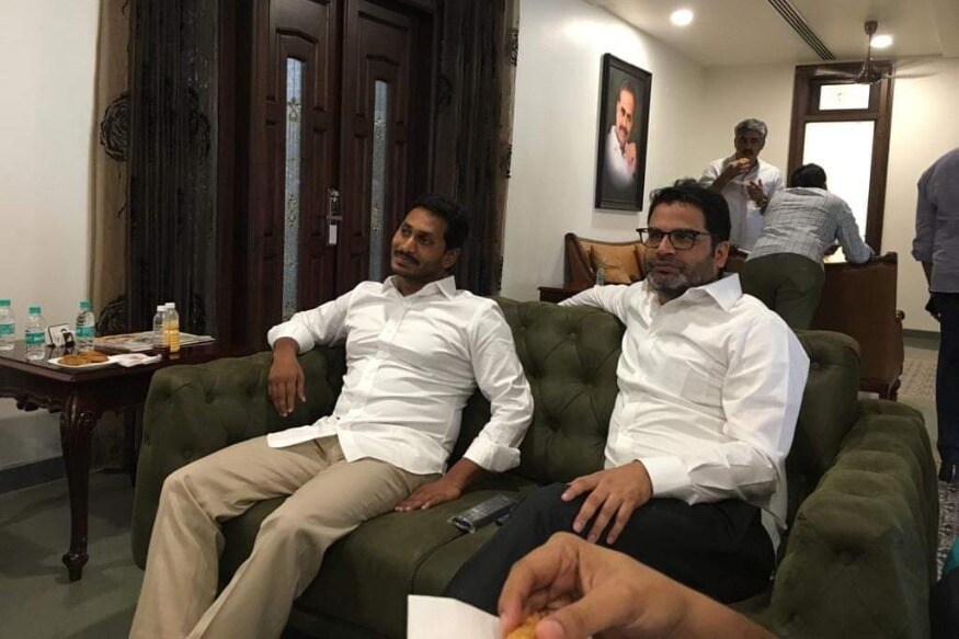 Election strategist Prashant Kishor planning to bring Thalapathy Vijay into tamil nadu politics pk పీకే అంటే మన పవన్ కల్యాణ్ కాదండీ బాబూ.. ఆయనే ఓడిపోయాడు మళ్లీ ఆయన సాయంతో ఎవరు ముఖ్యమంత్రి పీఠంపై కన్నేసారనే అనుమానాలు వచ్చేస్తాయి మళ్లీ. ఇక్కడ పీకే అంటే ప్రశాంత్ కిశోర్.. vijay,vijay twitter,vijay prashant kishor,thalapathy vijay,prashant kishor comments on thalapathy vijay,thalapathy,vijay,sarkar thalapathy vijay,thalapathy vijay entry,thalapathy vijay speech,prashant kishor,sarkar audio launch thalapathy vijay speech,prashant kishor comments on kamal hassan,thalapathy vijay into politics,thalapathy vijay vs rajinikanth,prashanth kishor rajini meet,thalapathy vijay vs thala ajith kumar,tamil cinema,ప్రశాంత్ కిషోర్,విజయ్ ప్రశాంత్ కిషోర్,విజయ్ ప్రశాంత్ కిషోర్ రాజకీయాలు,తమిళ్ సినిమా