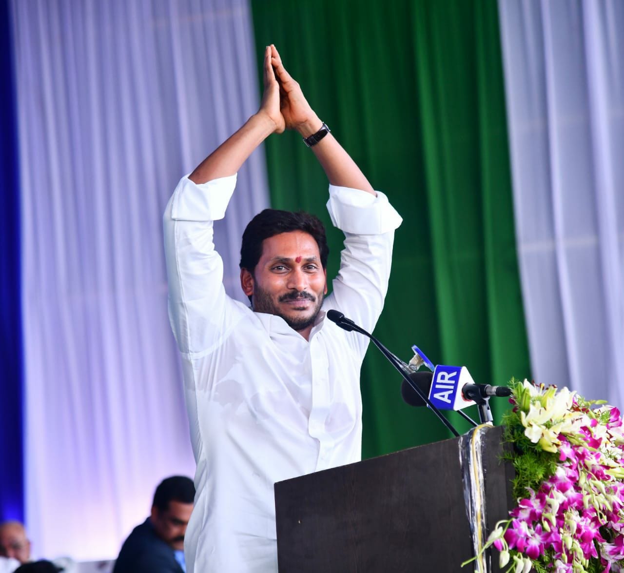 వై.ఎస్. జగన్మోహన్ రెడ్డి, YS Jagan, Andhra Pradesh Chief Minister, jagan, YS Jagan swearing-in ceremony, YS Jagan pramana sweekaram, YSRCP, YS Jagan Mohan Reddy, YSR Congress Party, Jagan Mohan reddy Oath Ceremony,ysrcp navaratnalu, ycp navaratnalu, YSR Congress Party President, Jagan Ane Nenu, జగన్ అనే నేను, జగన్ ప్రమాణస్వీకారం, జగన్ నవరత్నాలు, వైసీపీ నవ రత్నాలు,