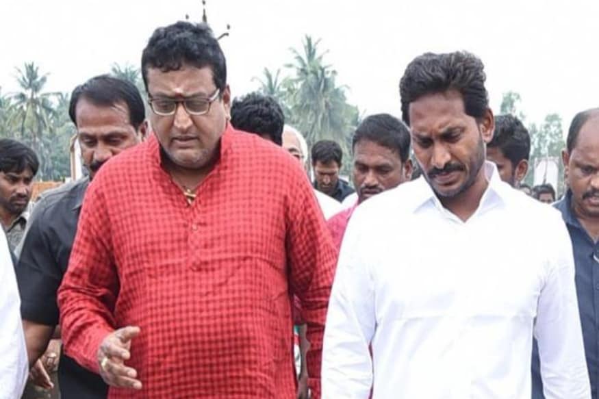 YSRCP Leader, Comedian 30 years Prudhvi Sensational Comments on Tollywood about the victory of AP CM YS Jagan pk.. ఆంధ్రప్రదేశ్లో వైఎస్ జగన్ సంచలనాలు ఇప్పటికీ ఆగడం లేదు. ఆయన గెలిచి కూడా నెల రోజులు అవుతున్నా.. ముఖ్యమంత్రిగా ప్రమాణ స్వీకారం చేసిన తర్వాత కూడా ఇప్పటికీ జగన్ నామస్మరణ నడుస్తూనే ఉంది. ys jagan,ys jagan twitter,ap cm ys jagan,ys jagan 30 years prudhvi,30 years prudhvi comments on tollywood,ys jagan elections 2019,ysrcp victory,prudhvi raj,comedian prudhvi raj,ys jagan mohan reddy,prudhvi raj comedy,30 years prudhvi,30 years prudhvi interview,30 years industry prudhvi raj,prudhvi raj about ys jagan,prudhvi raj interview,prudhvi raj comedy scenes,ys jagan speech,prudhvi raj ysrcp,prudhvi raj about jagan,30 years industry,prudhvi on ys jagan,telugu cinema,30 ఇయర్స్ పృథ్వీ,టాలీవుడ్ పెద్దలపై 30 ఇయర్స్ పృథ్వీ సంచలన వ్యాఖ్యలు,వైఎస్ జగన్ 30 ఇయర్స్ పృథ్వీ,తెలుగు సినిమా,వైఎస్ఆర్సీపీ విజయం