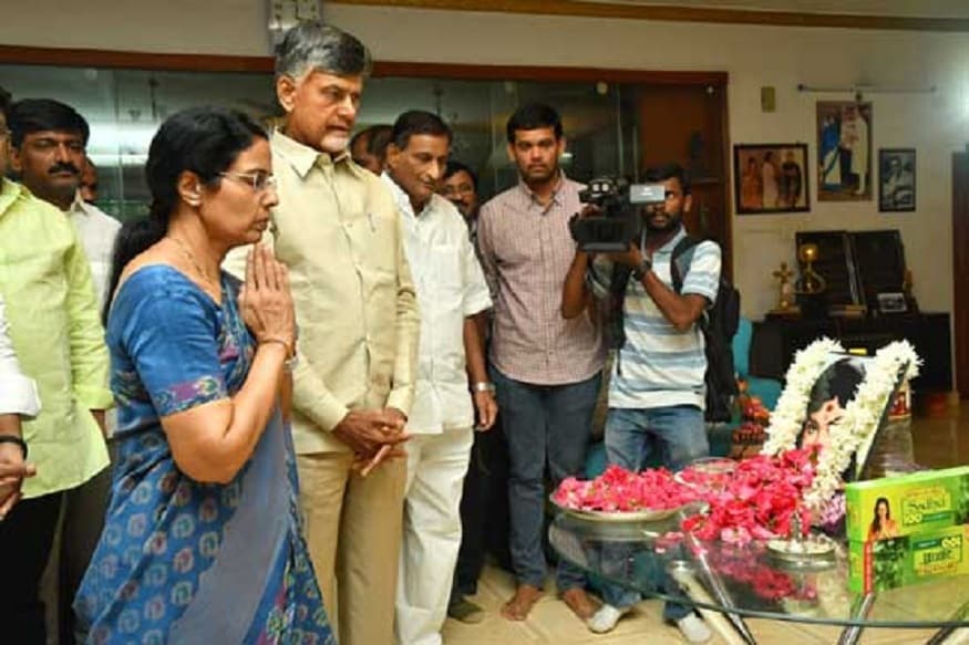 Andhra pradesh Ex Chief Minister Nara Chandrababu Naidu And TDP MLA Nandamuri Balakrishna Visits Super Star Krishna Residence Due to His Wife Vijaya nirmala demise,vijaya nirmala,ap ex chief minister chandra babu naidu,tdp mla nandamuri balakrishna,nbk,balayya,chandra babu balakrishna visits krishna house,chandra babu balakrishna tributs vijaya niramala tributs,vijaya nirmala passes away,vijaya nirmala family members paid tributes,krishna,mahesh babu,naresh,adiseshagiri rao,manjula,vijaya nirmala died,vijaya nirmala dead,vijaya niramal filmy career,vijaya nirmala actiing career,vijaya nirmala film journey,vijaya nirmala movies,vijaya nirmala songs,krishna and vijaya nirmala,vijaya nirmala (film actor),vijaya nirmala son,vijaya nirmala family,vijaya nirmala speech,vijaya nirmala birthday,director vijaya nirmala,vijaya nirmala interview,vijaya nirmala life story,vijaya nirmala first husband,vijaya nirmala maa,vijaya nirmala hot,vijaya nirmala news,vijaya nirmala meena,vijaya nirmala awards,mahesh babu step mother vijaya niramal pasees away,naresh mother vijaya nirmala passes away,విజయనిర్మల,విజయ నిర్మల,విజయ నిర్మల కన్నుమూత,కన్నుమూసిన విజయ నిర్మల,విజయ నిర్మల కృష్ణ,కృష్ణ సతీమణి కన్నుమూత,నరేష్ తల్లి విజయ నిర్మల కన్నుమూత,మహేష్ బాబు పిన్ని విజయ నిర్మల కన్నుమూత,విజయ నిర్మల నట ప్రస్థానం,విజయ నిర్మల జీవిత ప్రస్థానం,మహేష్ బాబు,కృష్ణ,మంజుల,చంద్రబాబు పరామర్శ,బాలకృష్ణ పరామర్శ,బాలయ్య పరామర్శ,