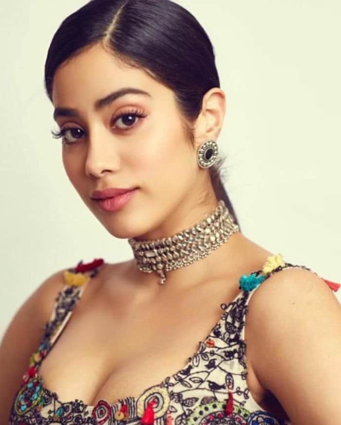 జాన్వీ కపూర్ హాట్ ఫోటోస్ Photo: Twitter