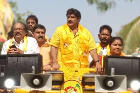 అనంతపురం జిల్లా నుంచి హిందూపురం నియోజికవర్గాన్ని విడదీసి... కొత్త జిల్లాగా ఏర్పాటు చేసే దిశగా అడుగులు వేస్తున్న వైఎస్ జగన్... అన్నగారు సీనియర్ ఎన్టీఆర్ను ముఖ్యమంత్రిని చేసిన నియోజికవర్గంలో ప్రశ్నార్థకంగా మారనున్న తెలుగుదేశం గమనం...