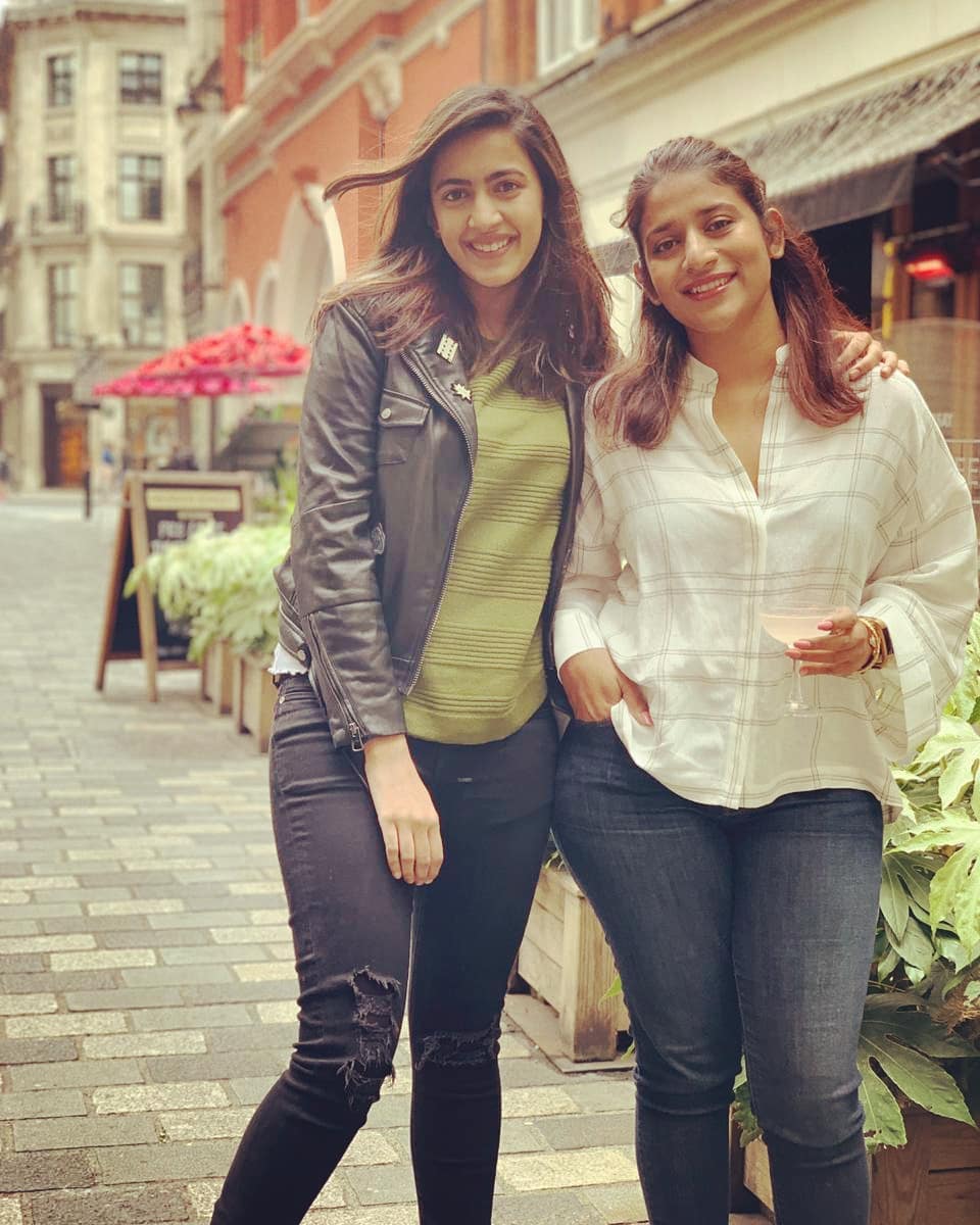  నిహారిక, సుష్మిత ఫోటోస్ Photo: Instagram/niharikakonidela