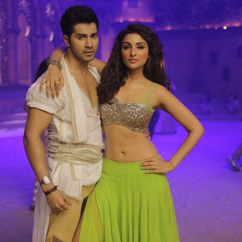 Isi pari. Люди на улицах парижа. Noor tv iranian. Бон пари леденцы. Pari 2018.